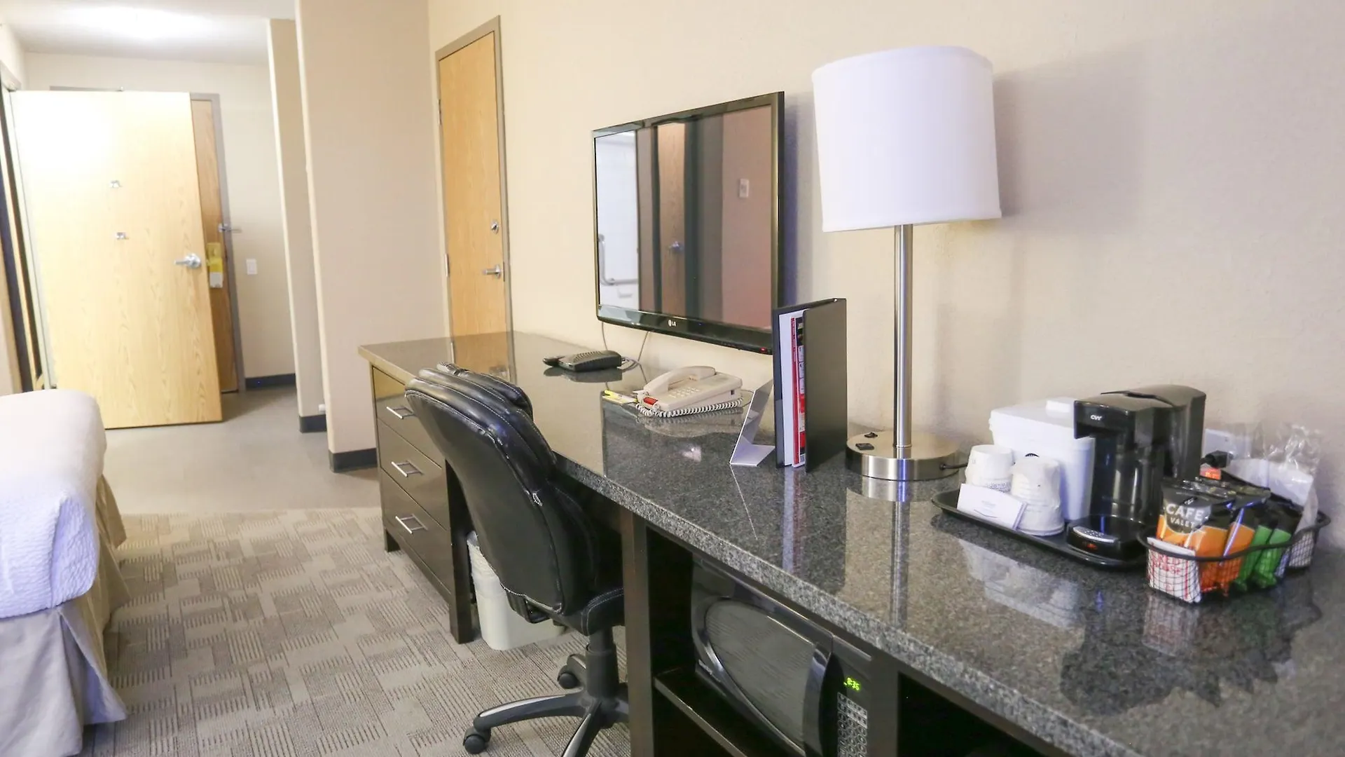 Days Inn By Wyndham Calgary Airport Hotel