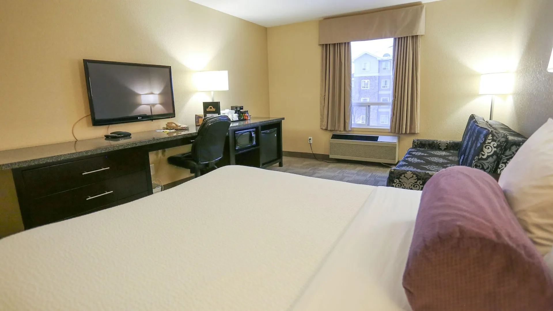 Days Inn By Wyndham Calgary Airport