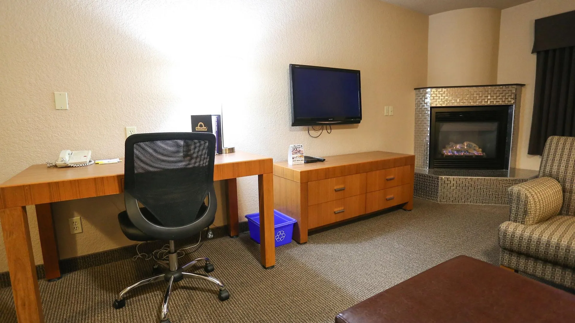 Days Inn By Wyndham Calgary Airport Hotel