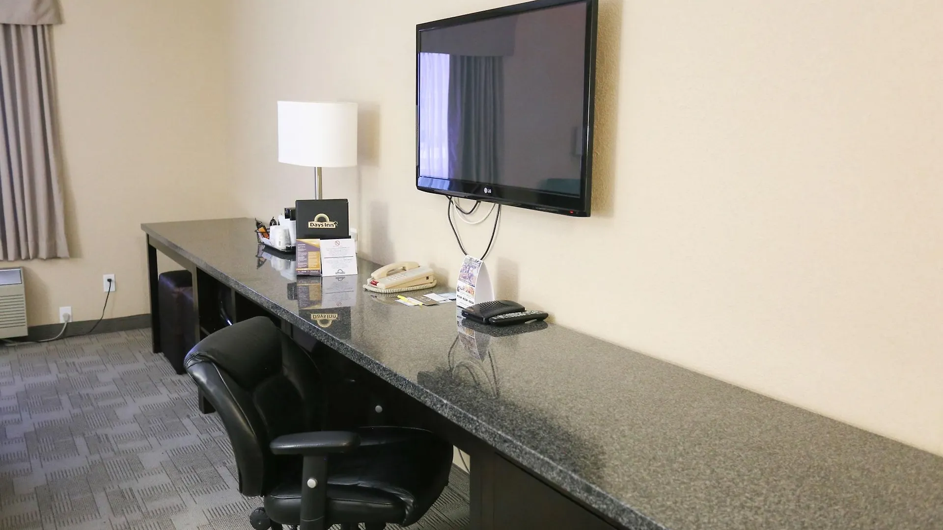 Hotel Days Inn By Wyndham Calgary Airport