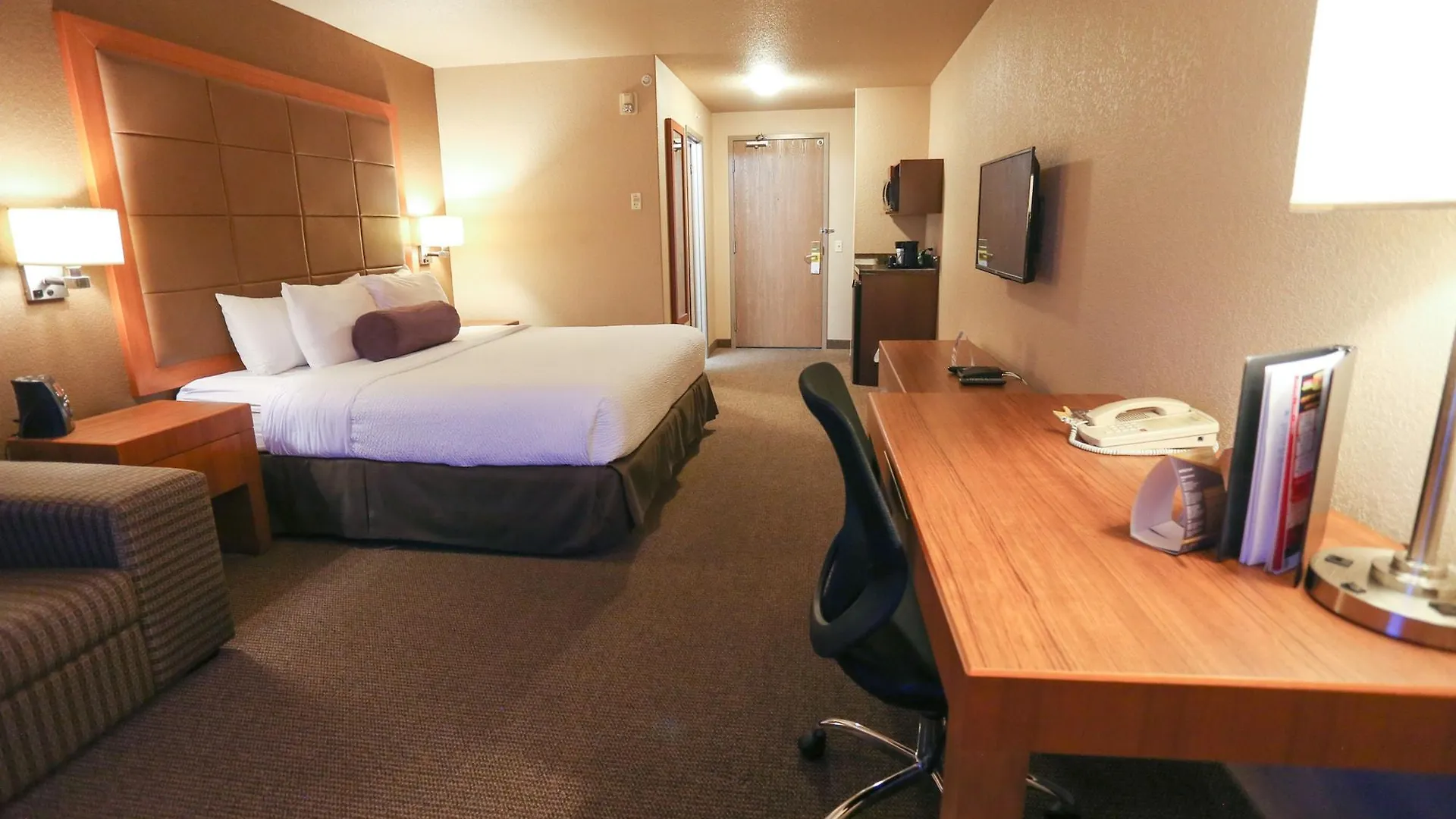 Days Inn By Wyndham Calgary Airport Hotel