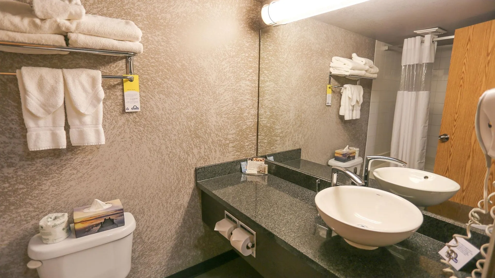 Days Inn By Wyndham Calgary Airport 3*,  Canada