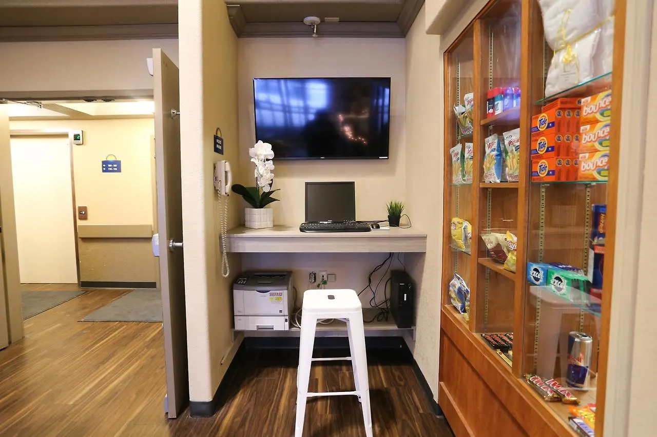 Hotel Days Inn By Wyndham Calgary Airport