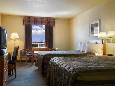 Days Inn By Wyndham Calgary Airport Hotel